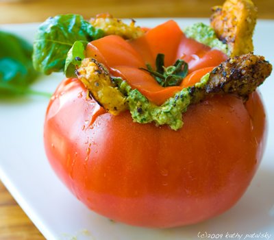 pesto_tempeh_stuffed_tomato