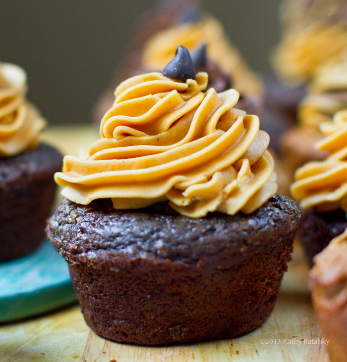 vegan-cupcakes-pb-choc252034.jpg