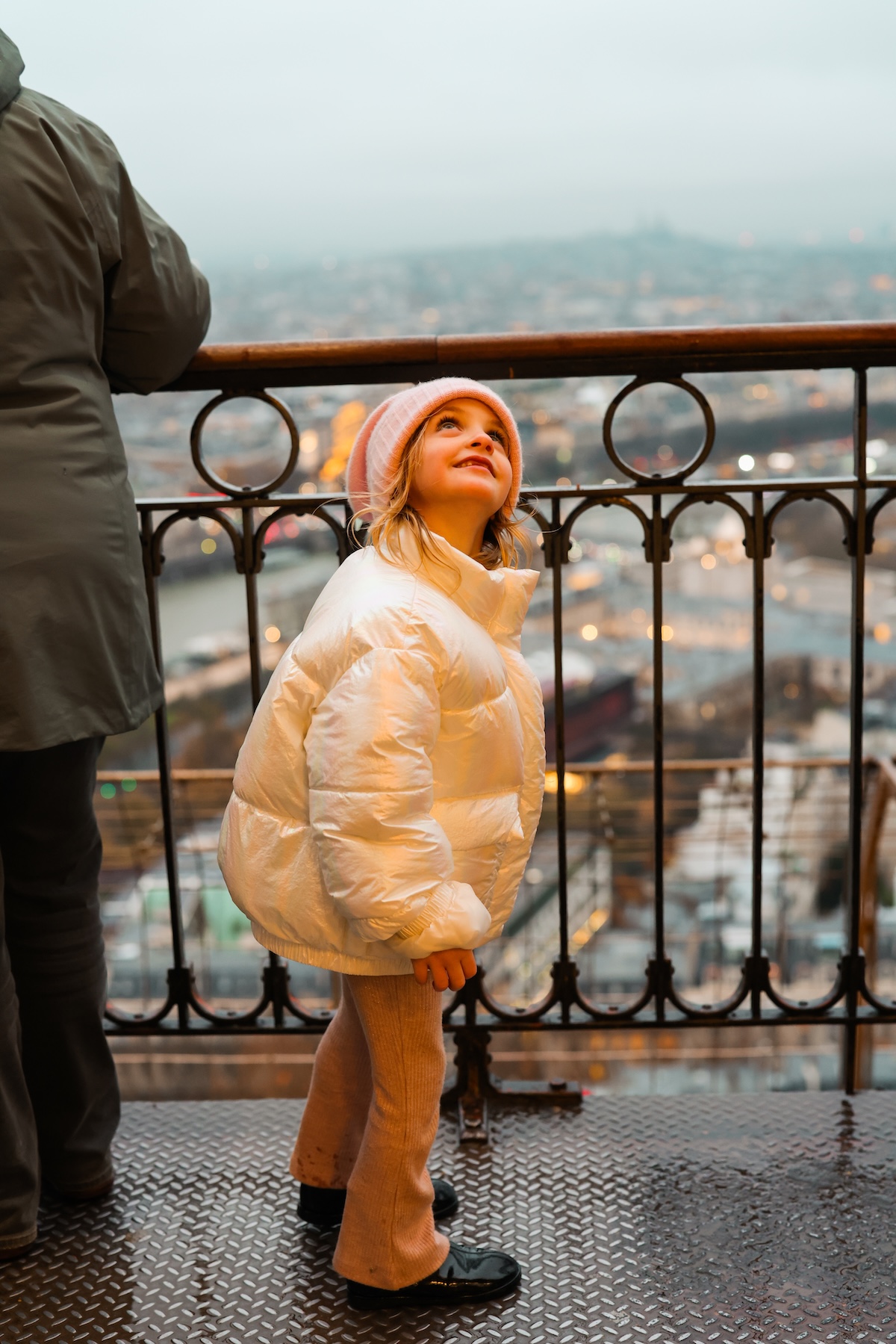 kid looking up at the Eiffel Tower